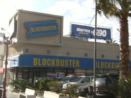 Antiguo local de Blockbuster en Chile